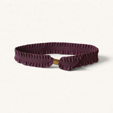 Charger l'image dans la galerie, Bracelet en ruban élastique Pompadour pourpre avec fermoir doré, collection Fleur Nabert créations