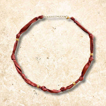 Charger l'image dans la galerie, Les colliers en tissu + attache magique ✨