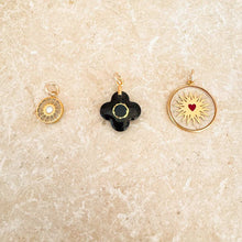 Carica l'immagine nella galleria, Medaglia Amor Vincit Omnia - Sabato Santo 2025