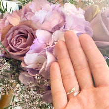 Charger l'image dans la galerie, Bague médaille miraculeuse fleurie