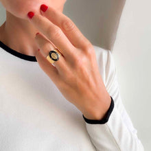 Charger l'image dans la galerie, Bague miraculeuse noire constellée d'or
