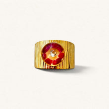 Charger l'image dans la galerie, Bague Fleur Nabert créations en acier doré avec cabochon en pétales de roses véritables et brillant central
