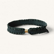 Lade das Bild in den Galerie-Viewer, Bracelet en ruban élastique Pompadour kaki avec apprêt doré, collection Fleur Nabert créations
