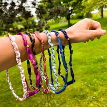 Charger l'image dans la galerie, Les colliers en tissu + attache magique ✨
