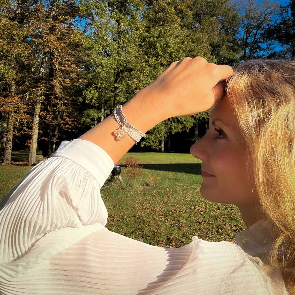 Fleur Nabert créations Croix Miraculeuse scintillante MetaobjectListDrop