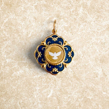 Load image into Gallery viewer, Médaille Fleur Nabert créations dorée avec colombe blanche sur fond bleu marine, style cloisonné, pour baptême.
