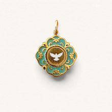 Load image into Gallery viewer, Médaille Fleur Nabert créations dorée avec colombe blanche sur fond vert céladon, style cloisonné, pour baptême.
