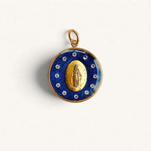 Charger l'image dans la galerie, Médaille miraculeuse Fleur Nabert créations 20mm, fond bleu lapis-lazuli, couronne de douze brillants, dorée.
