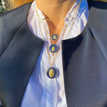 Charger l'image dans la galerie, Collier Fleur Nabert créations avec médaille miraculeuse mini verte, mica et douze brillants sur chaîne dorée
