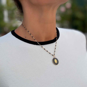 Miraculeuse couronnée d'étoiles noire