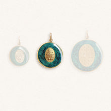 Load image into Gallery viewer, Medium Miraculous Medal Crowned with Stars - green
