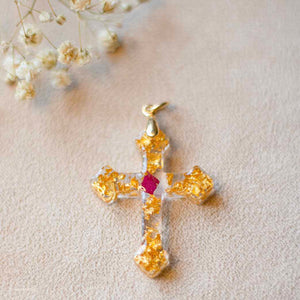 Croix feuilles d'or cœur de rose