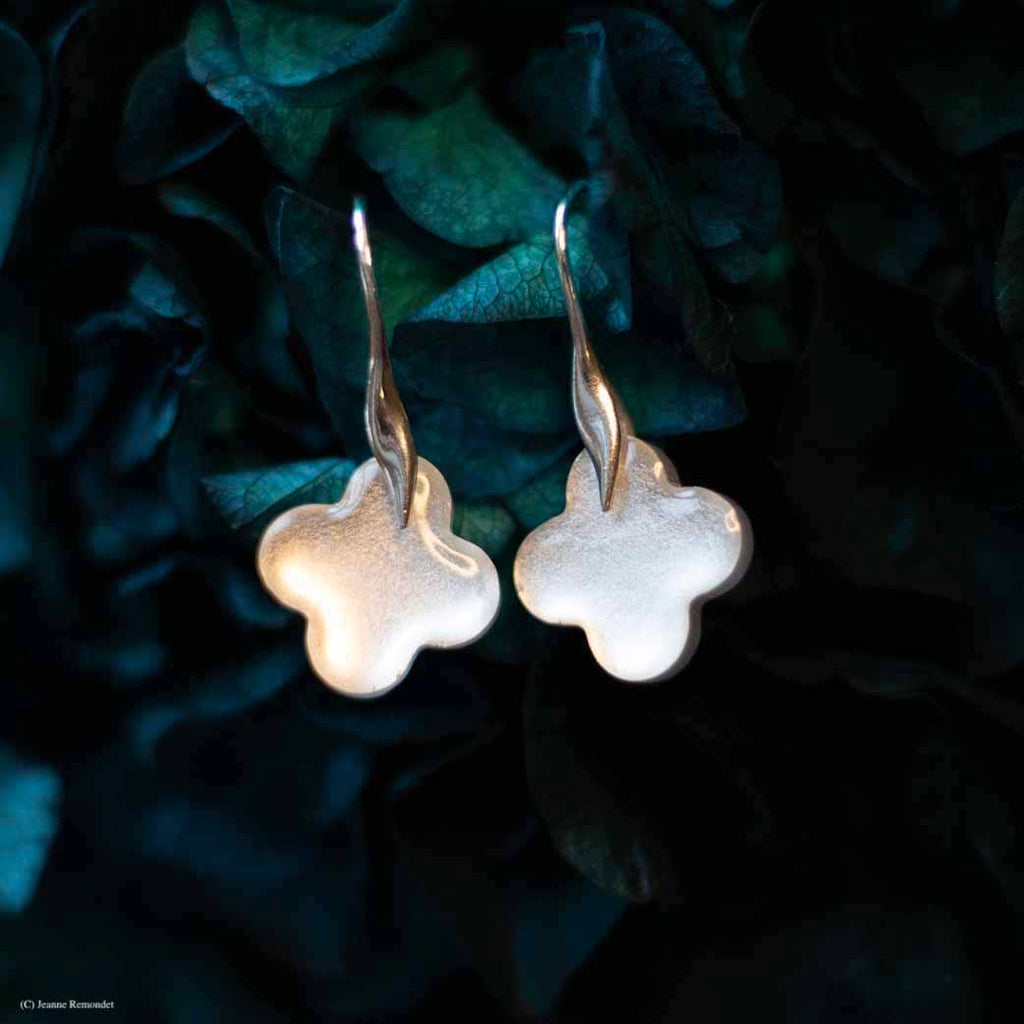 Fleur Nabert créations Glory Cross Earrings - Silver MetaobjectListDrop